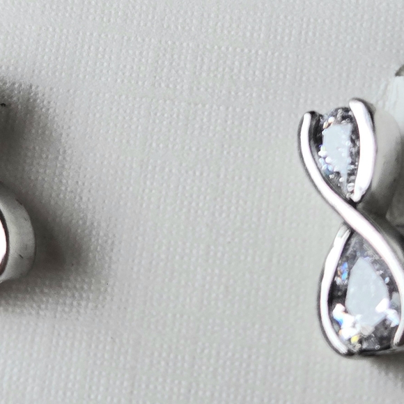 Sterling Silver Cubic Zirconia Brilliant Stud Earrings NWT - Picture 6 of 6